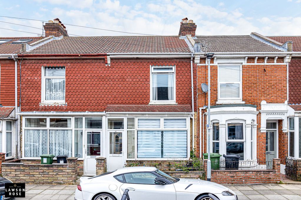 Property photo 1 of 18 .