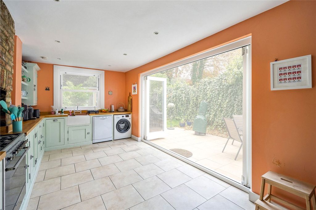 Property photo 2 of 18 Kitchen