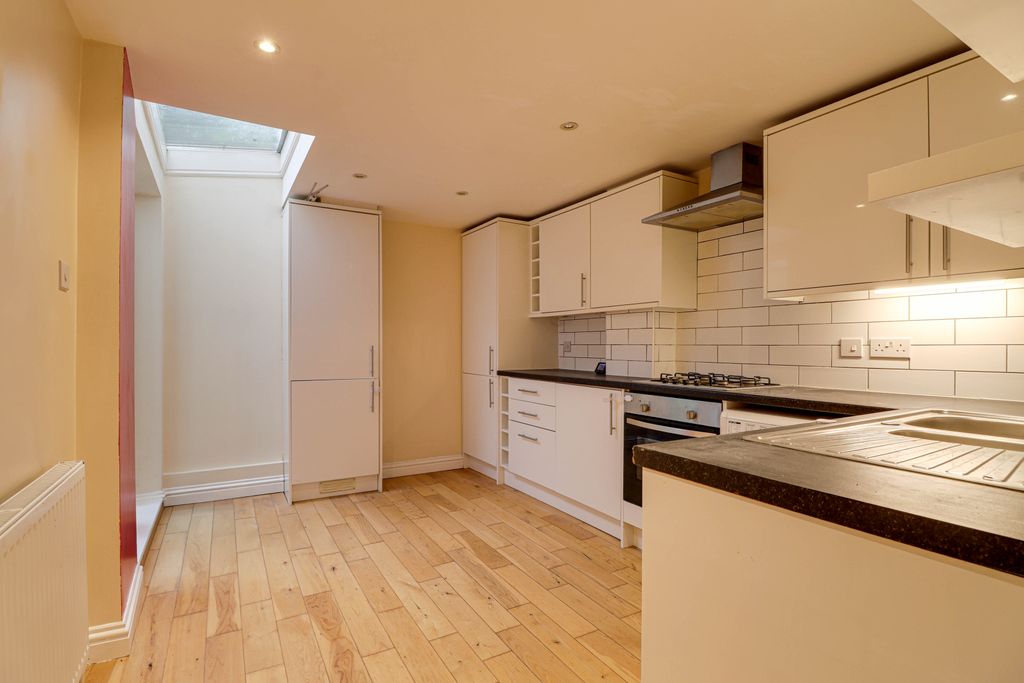 Property photo 3 of 9 Kitchen