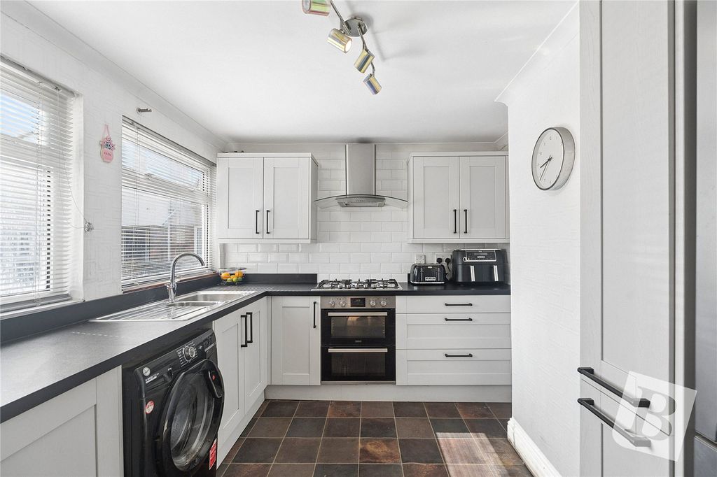 Property photo 2 of 11 Kitchen