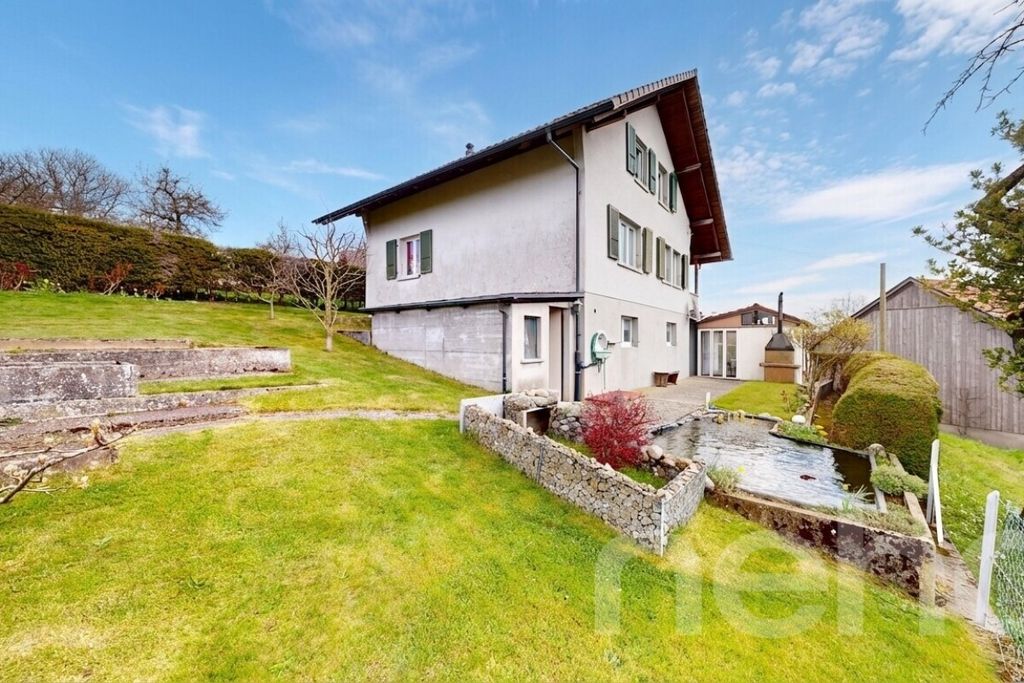 Property photo 3 of 12