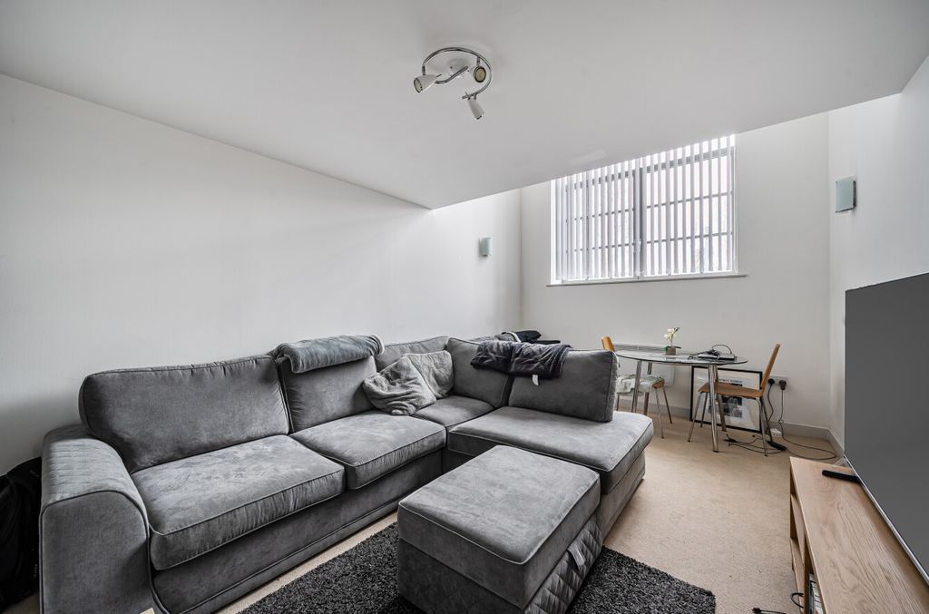 Property photo 1 of 17 1421001-14-69A6c6...