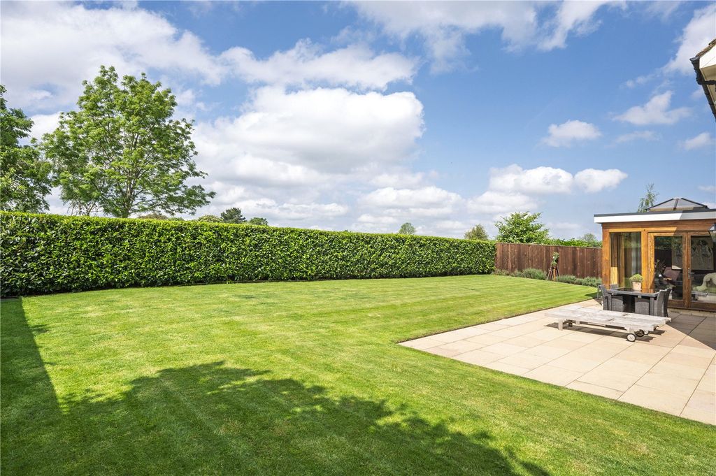 Property photo 2 of 17 Garden