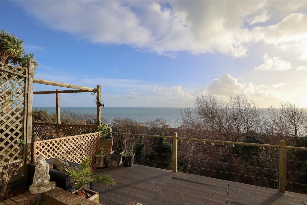 Property photo 2 of 18 Rear Courtyard Garden