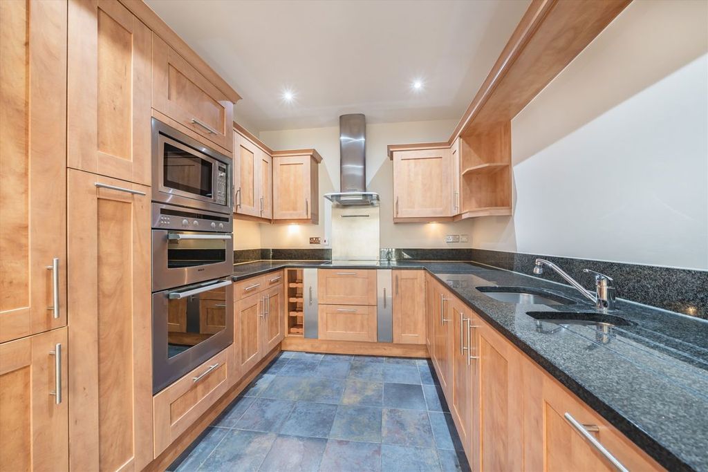 Property photo 3 of 6