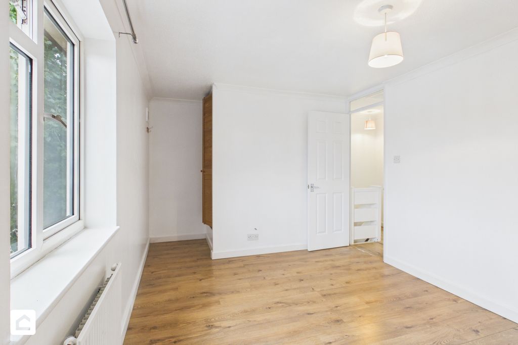 Property photo 3 of 10 Cam04580G0-Pr0054-Still014