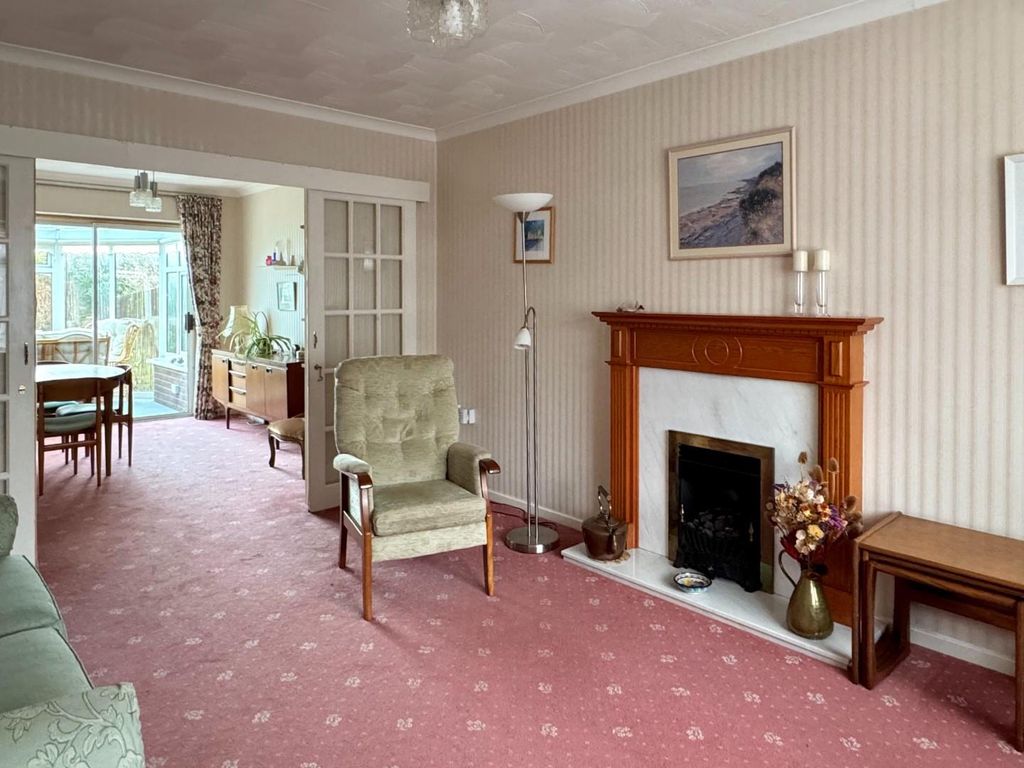 Property photo 3 of 24 Lounge