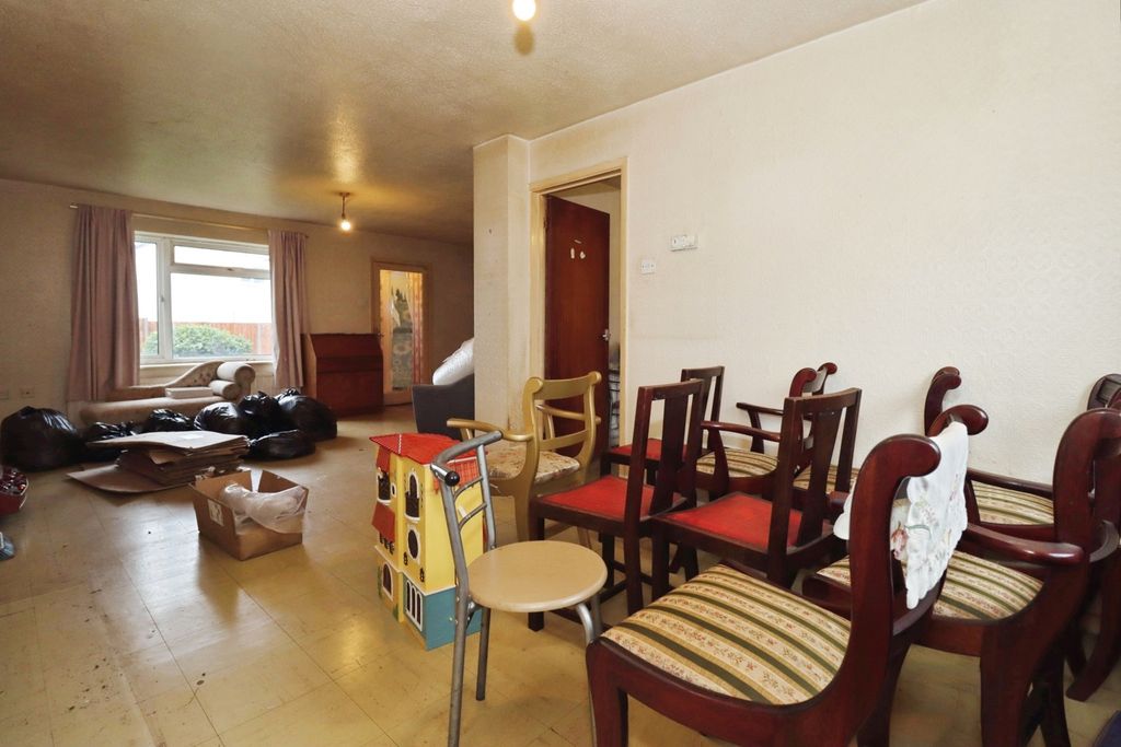 Property photo 3 of 11 Pbox-Img.Jpg