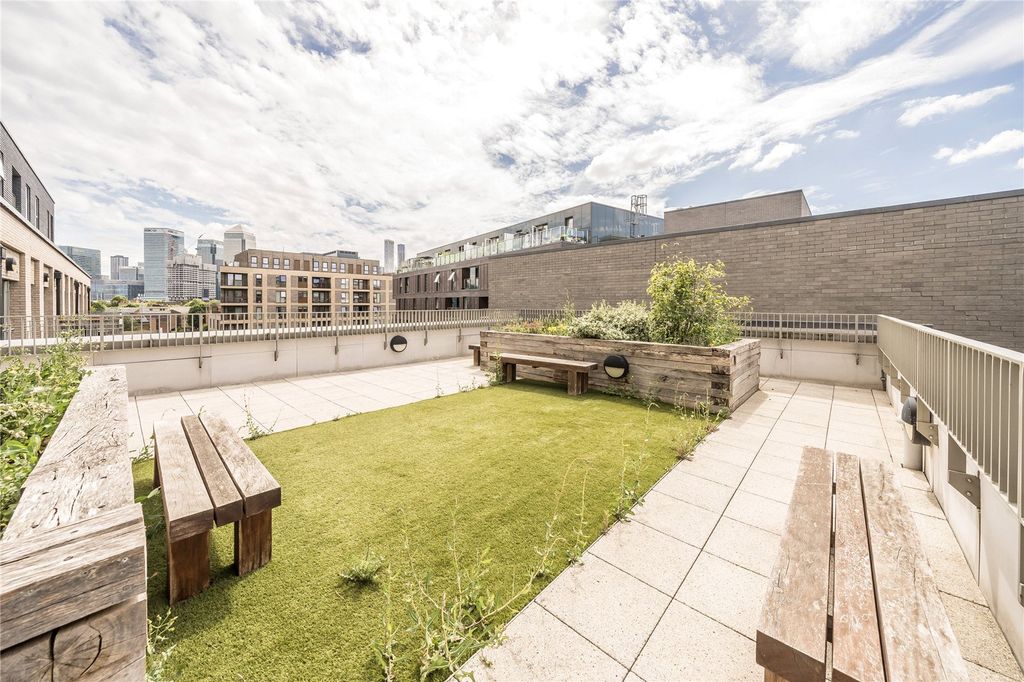 Property photo 3 of 15 Communal Rooftop