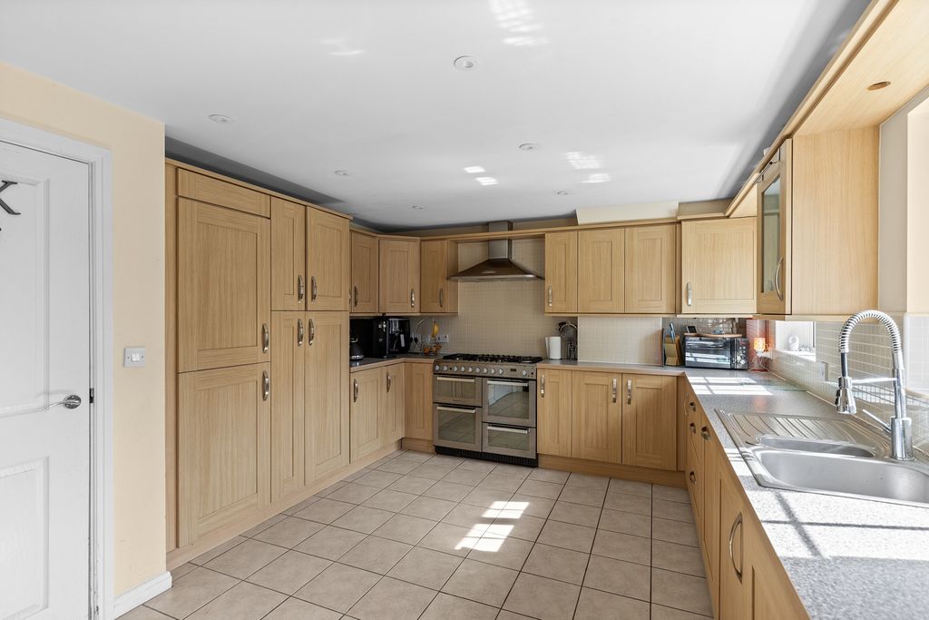 Property photo 3 of 20 Kitchen