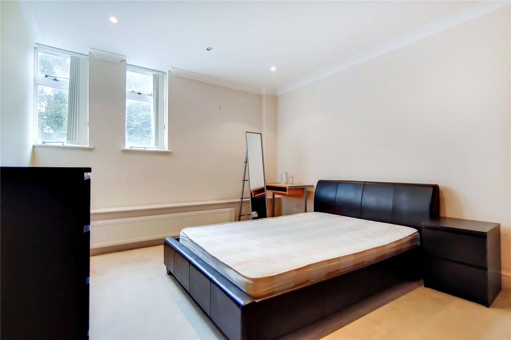 Property photo 3 of 10 Bedroom