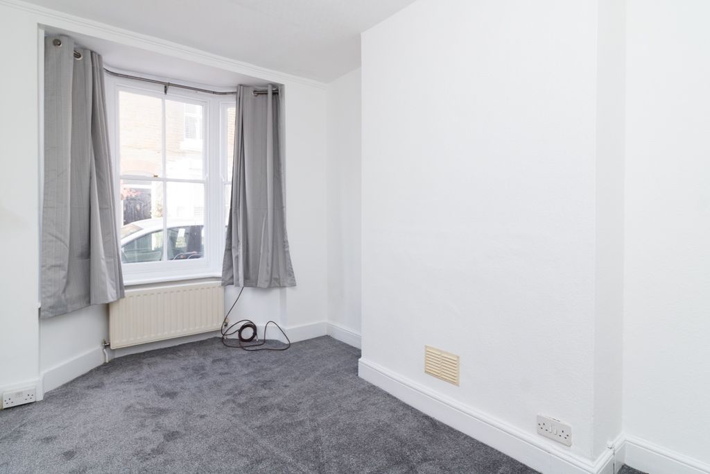 Property photo 2 of 9 990674