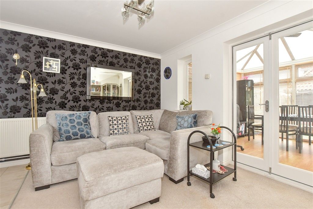 Property photo 1 of 10 Lounge