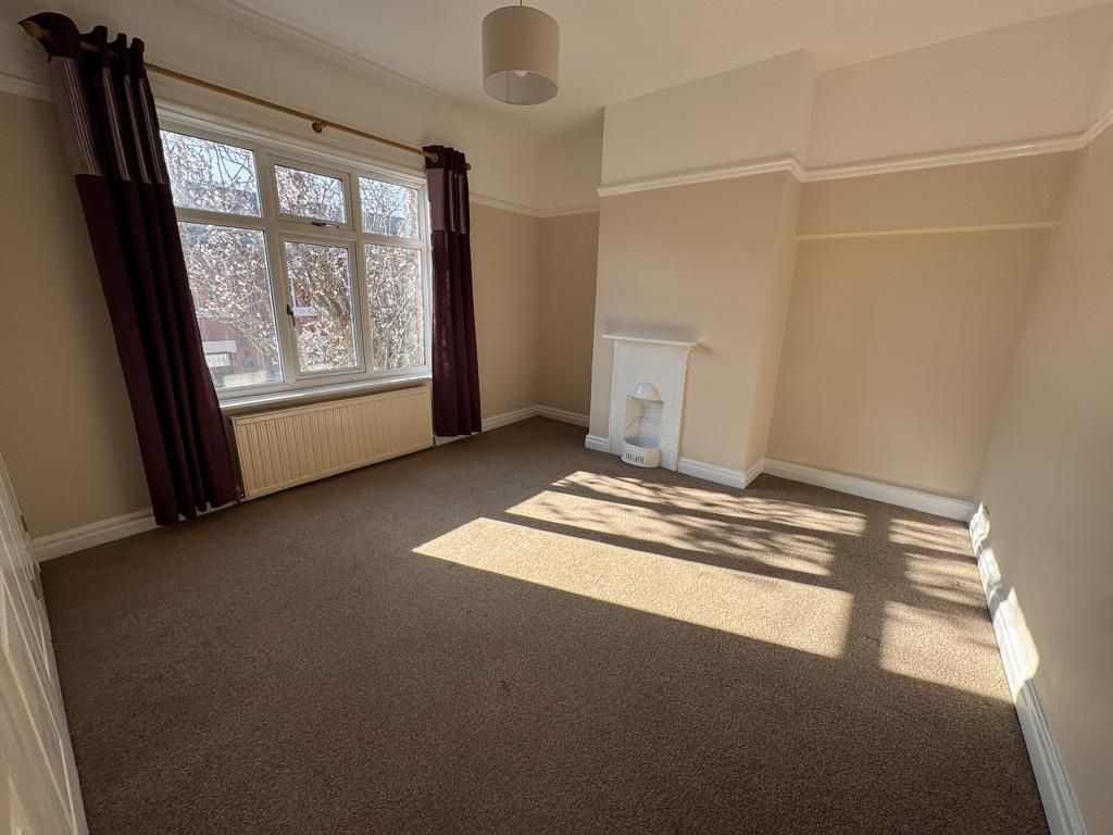 Property photo 2 of 17 Ebe095A0-8B65-436C-84C2-475D5549460A_1_105_c.Jpeg