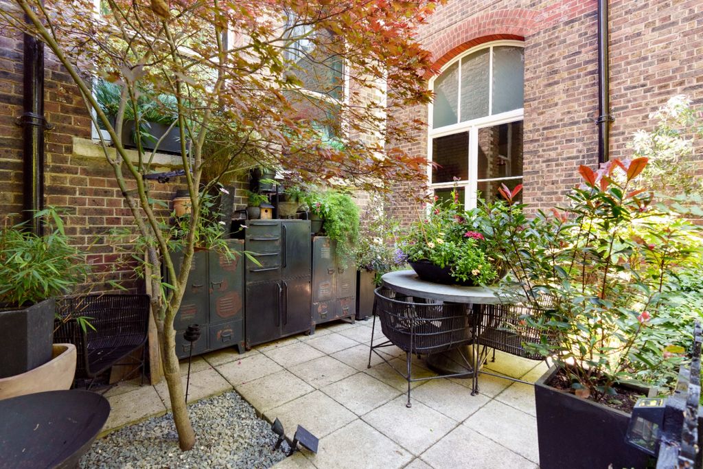 Property photo 3 of 23 4320296