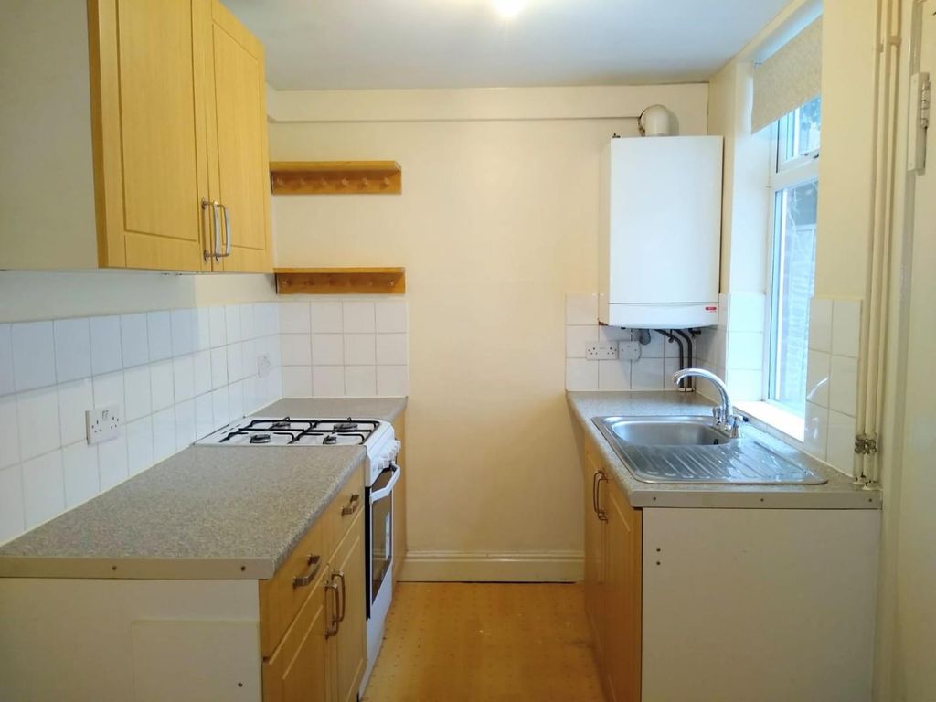 Property photo 2 of 8 Kitchen.Jpeg