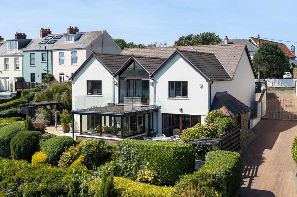 Property photo 1 of 64
