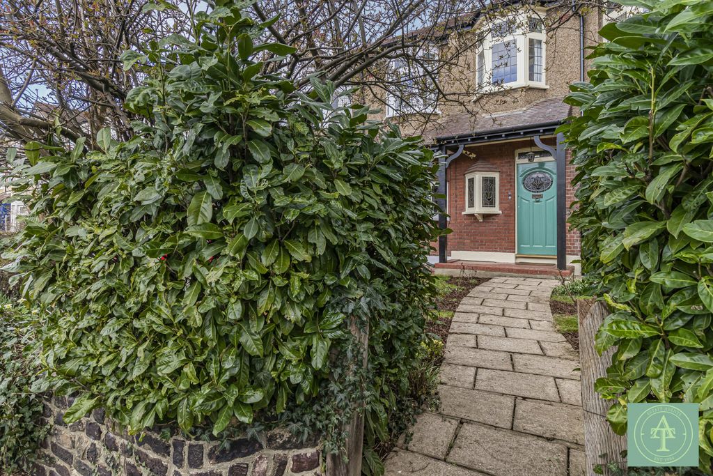 Property photo 2 of 41 Gallery