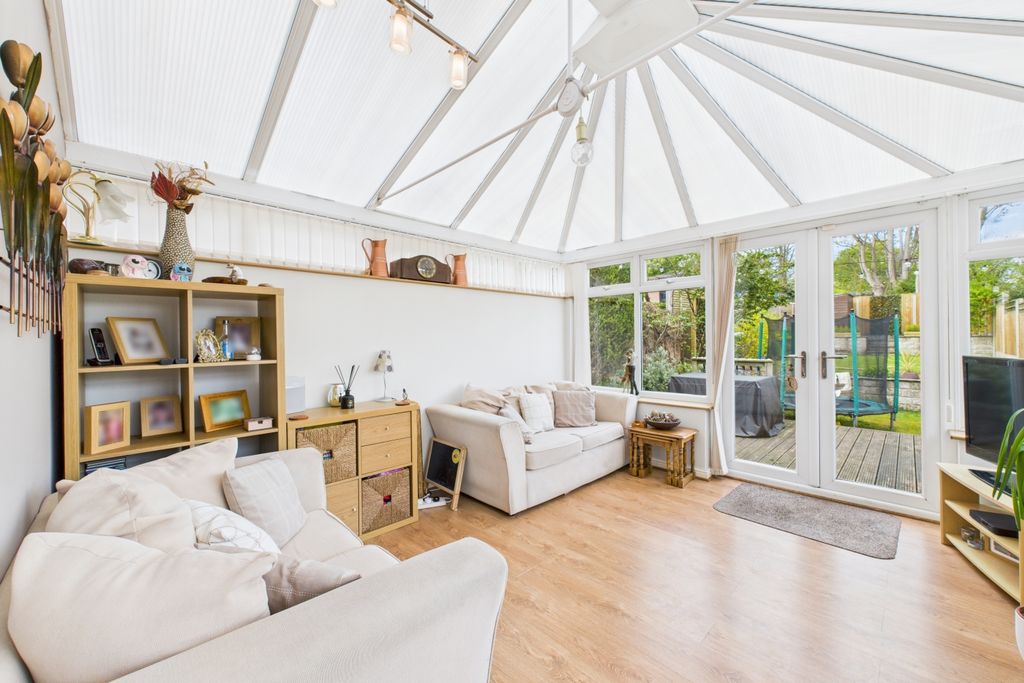 Property photo 2 of 25 Conservatory