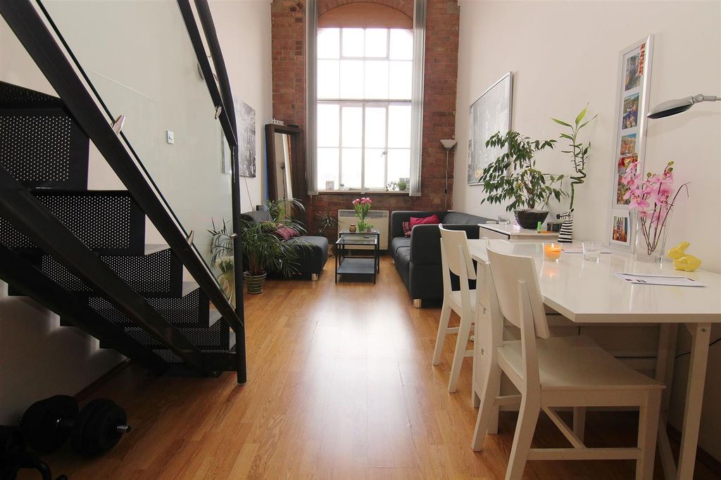 Property photo 2 of 8 Living Room