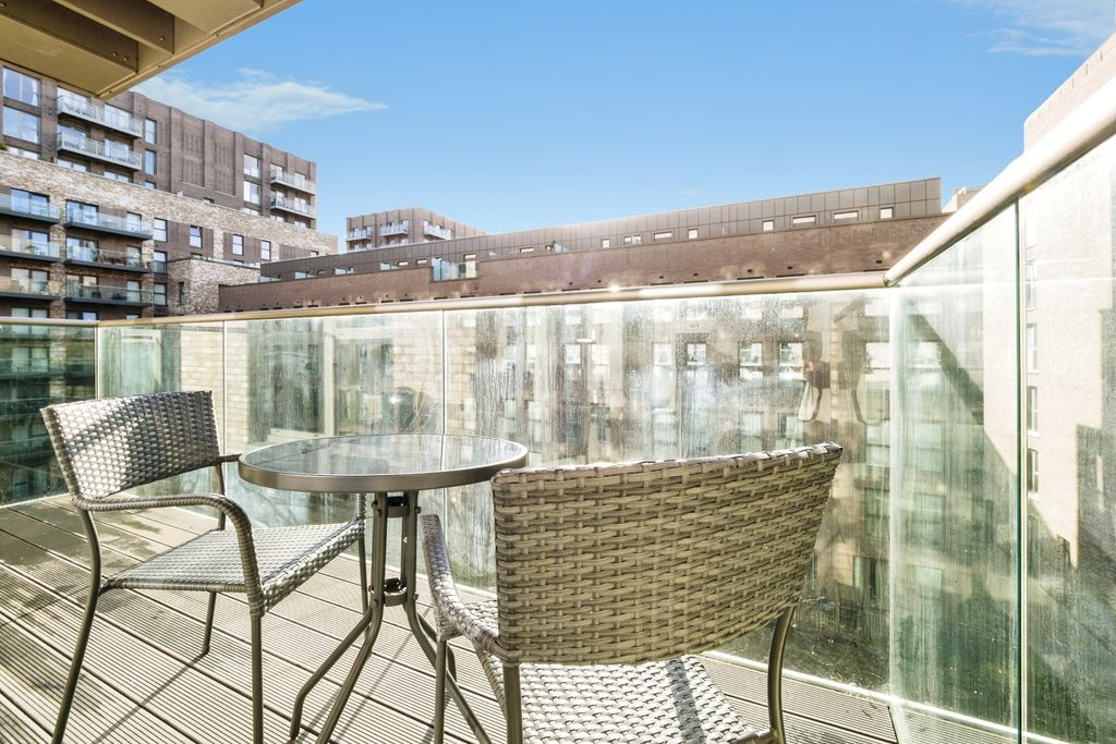 Property photo 3 of 17 9
