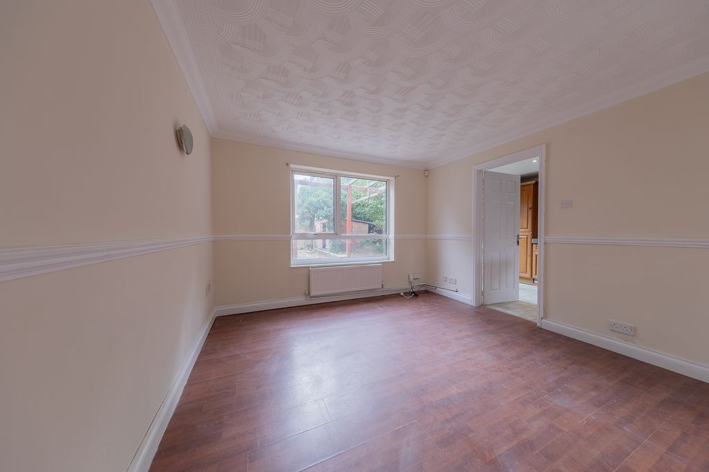 Property photo 3 of 35