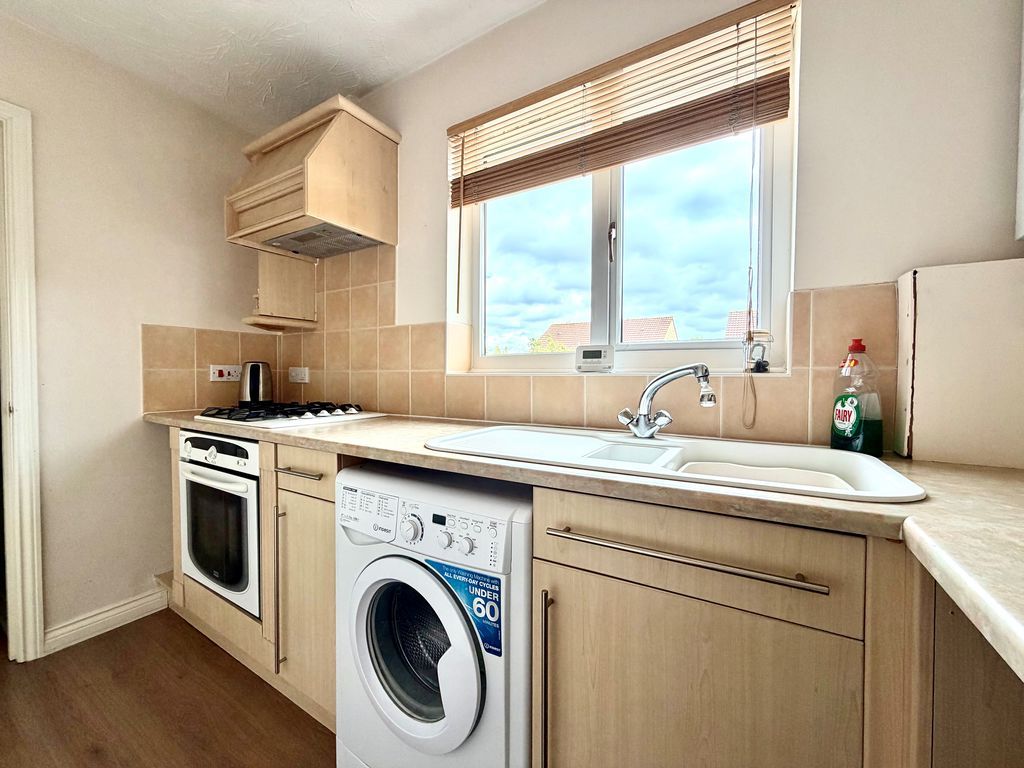 Property photo 3 of 9 Kitchen