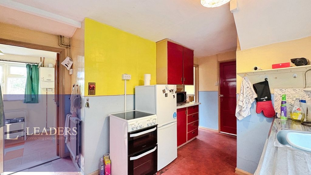 Property photo 3 of 18 Kitchen