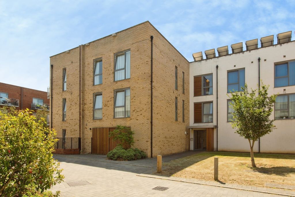 Property photo 1 of 16 Pbox-Img.Jpg