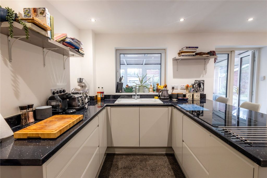 Property photo 2 of 25 Picture No. 08