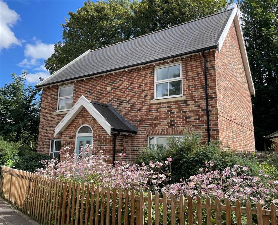 Property photo 1 of 20 Bathroom