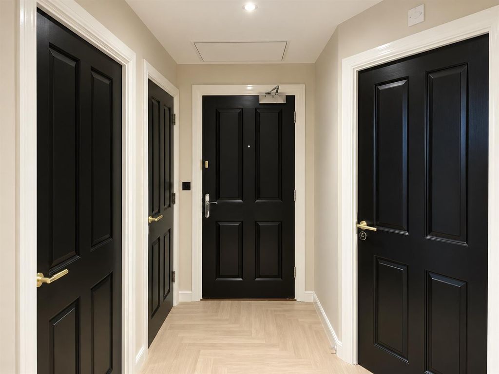 Property photo 2 of 13 Hallway