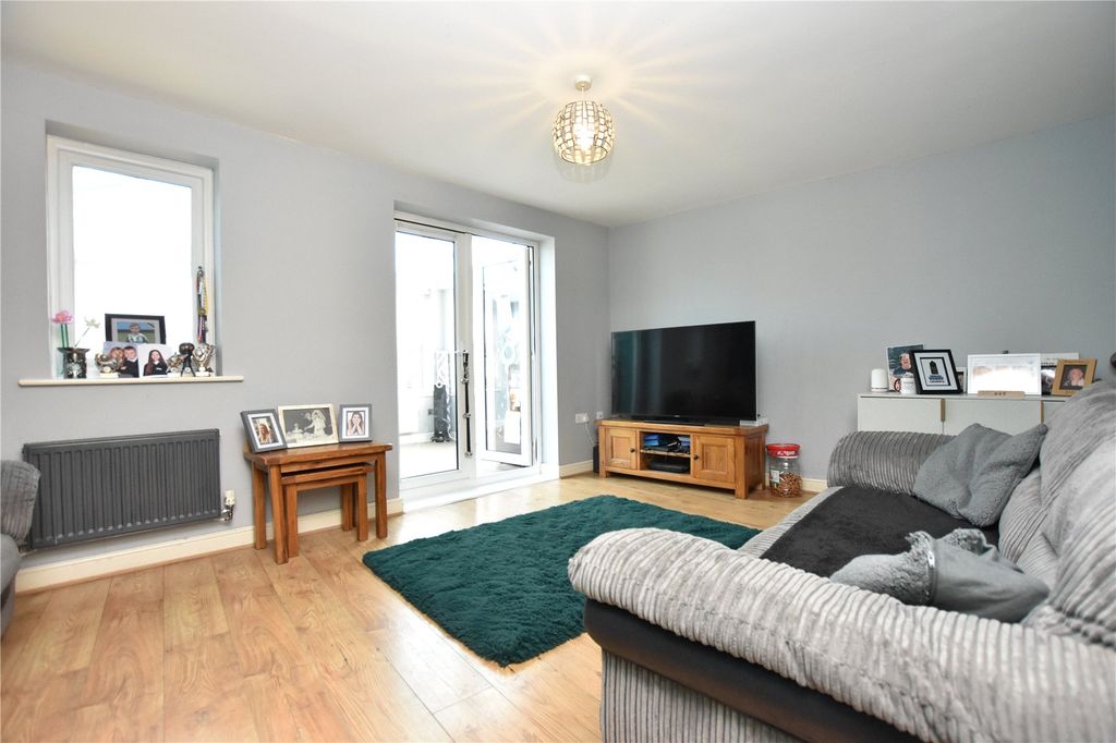 Property photo 2 of 19 Picture No. 14