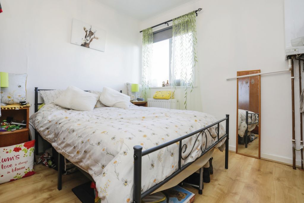 Property photo 3 of 13 Bedroom