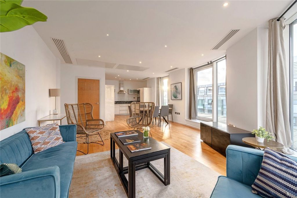 Property photo 2 of 23