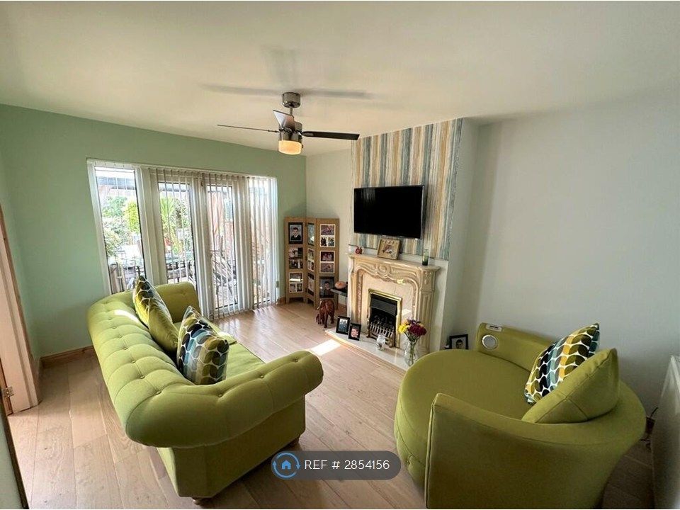 Property photo 1 of 18 Lounge