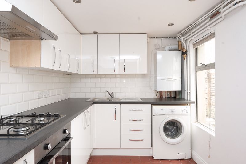 Property photo 3 of 9 Kitchen