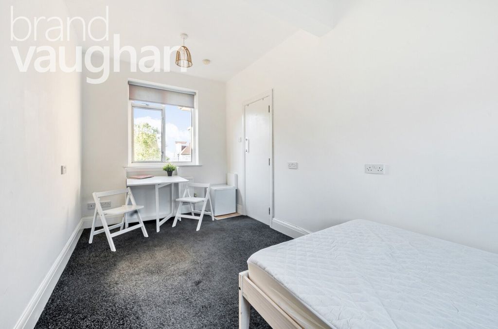 Property photo 2 of 12 Studio Room