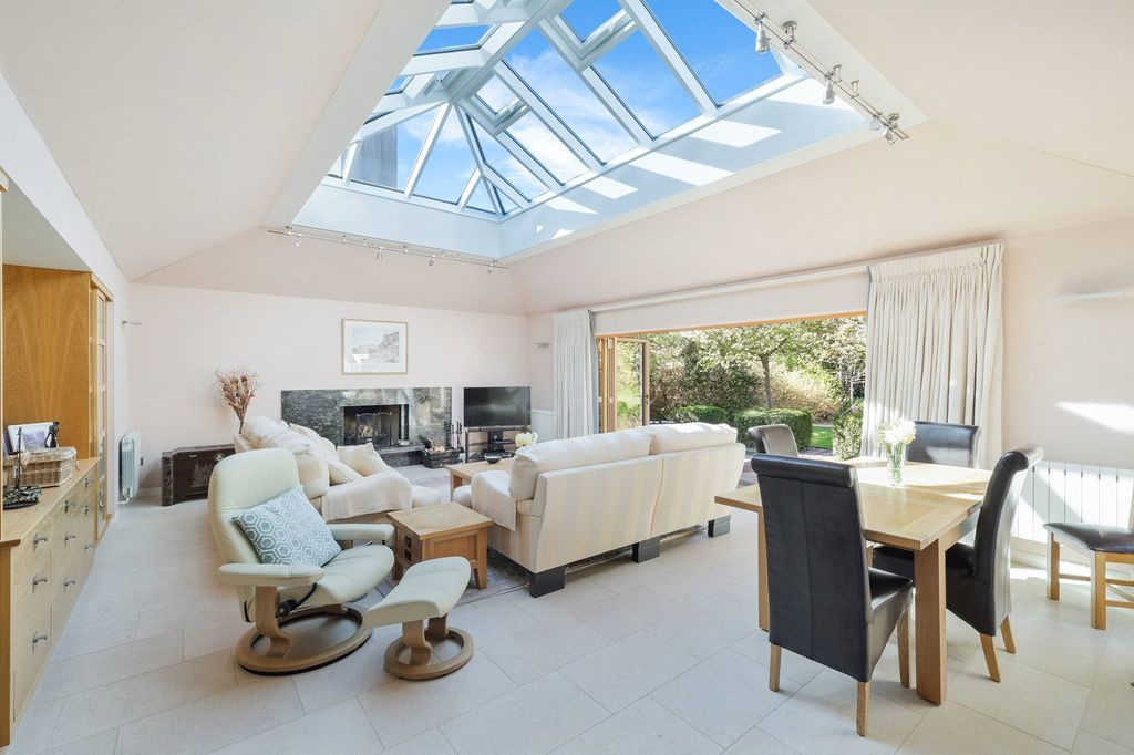 Property photo 2 of 33