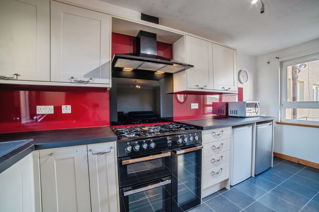 Property photo 3 of 15 Kitchen