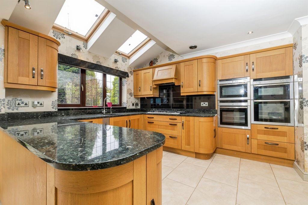 Property photo 3 of 20