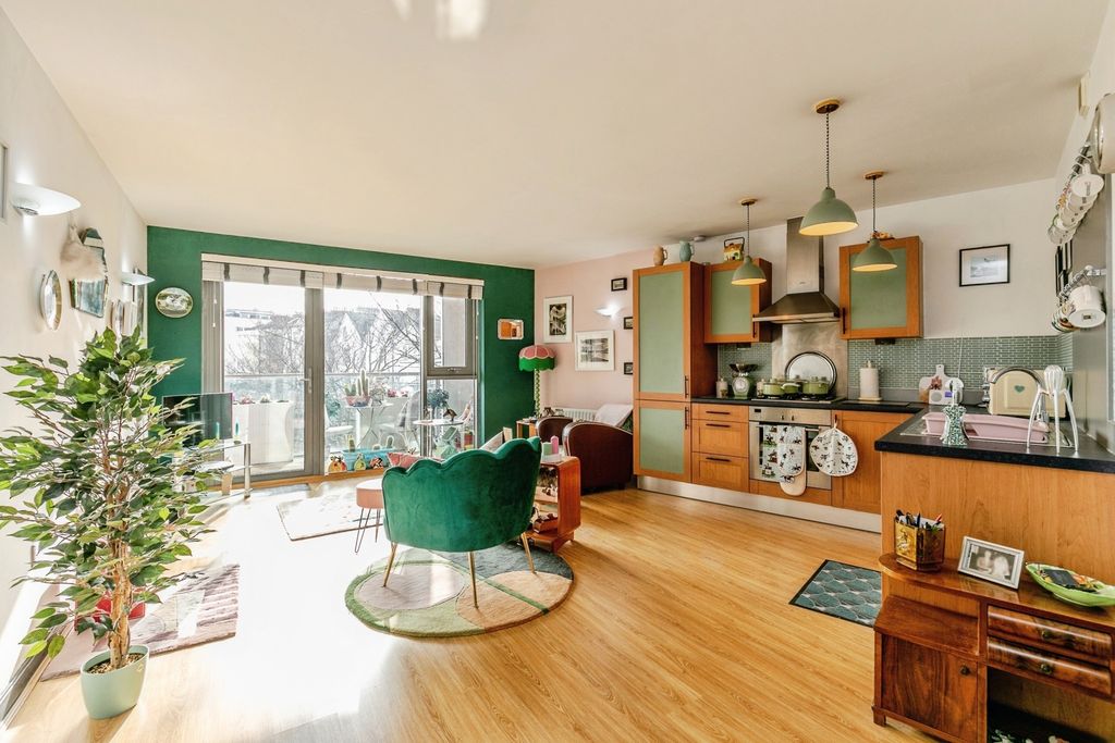 Property photo 2 of 12 Pbox-Img.Jpg