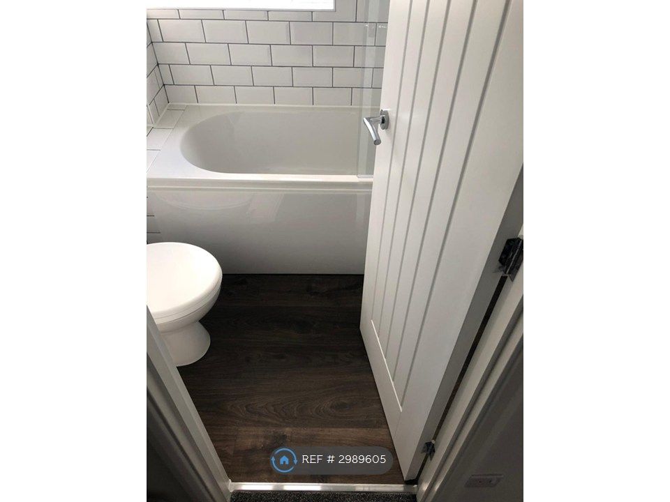 Property photo 2 of 17 Bathroom