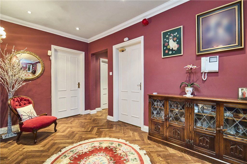 Property photo 2 of 22 Spacious Entrance