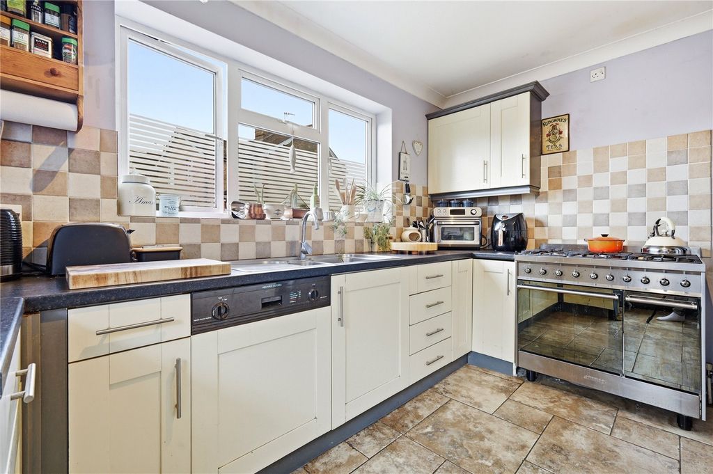 Property photo 2 of 27 Picture No. 06