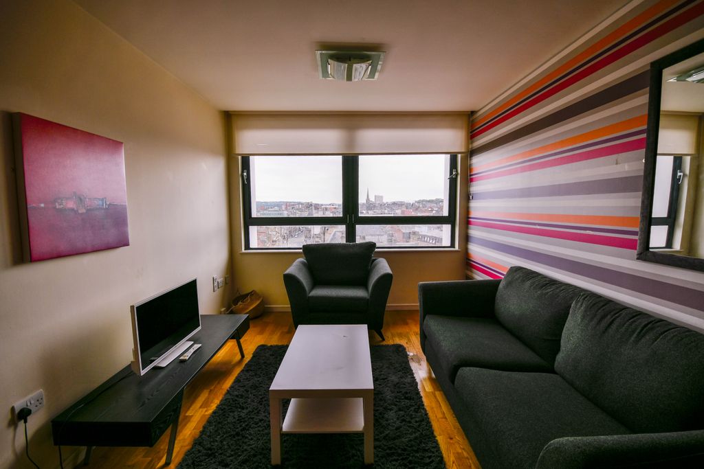 Property photo 3 of 15 Lounge