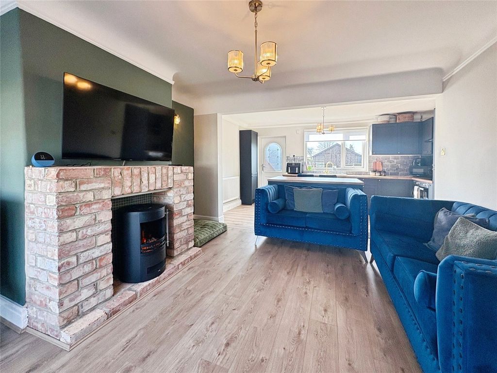 Property photo 2 of 13 .Lounge