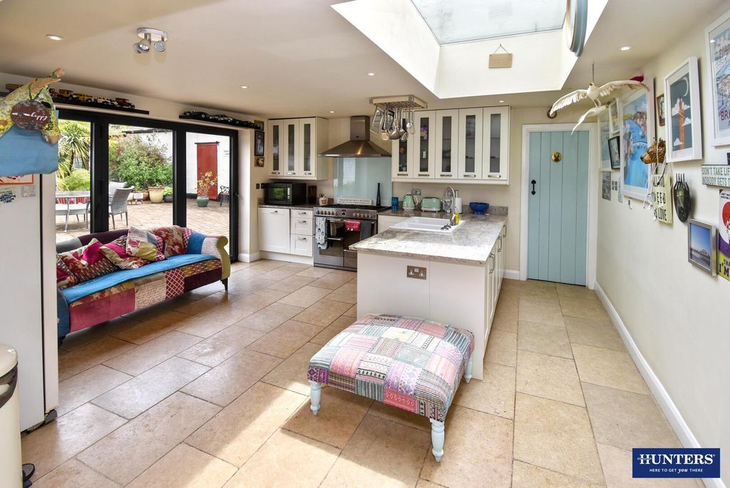 Property photo 3 of 35 Kitchen
