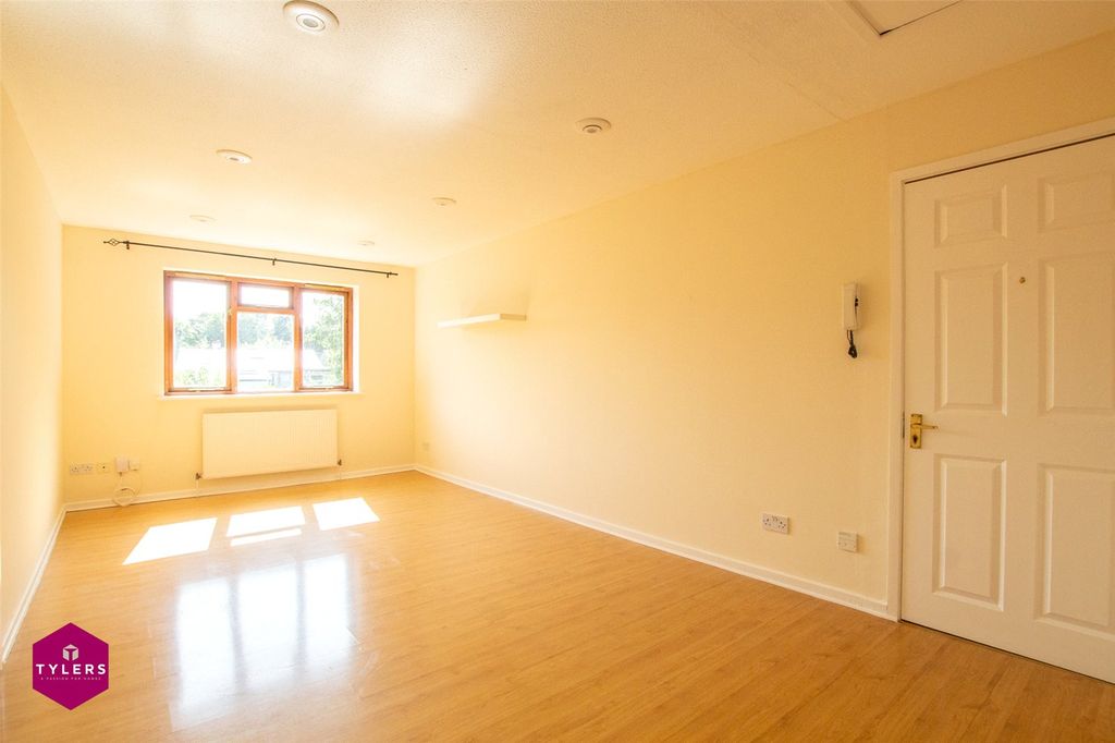 Property photo 2 of 9 Picture No. 14