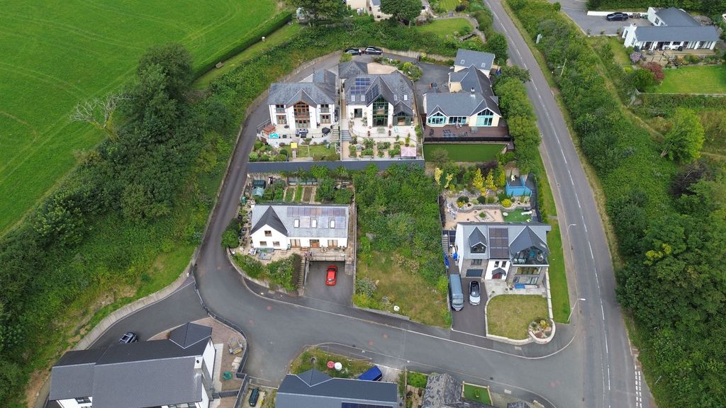 Property photo 2 of 8